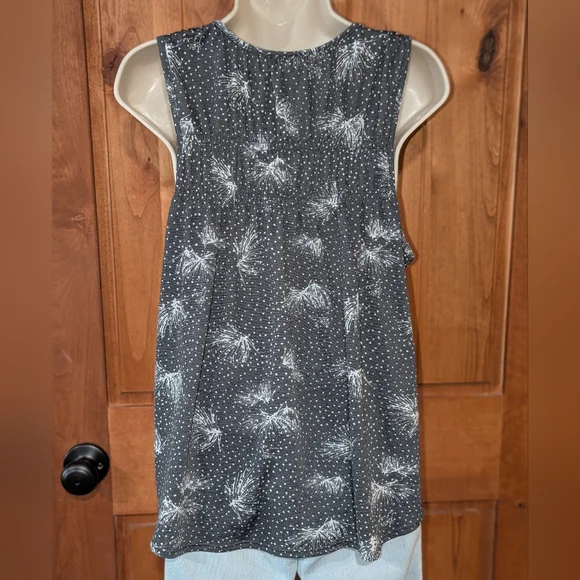 Maurices Charcoal Top with‎ White Floral Design - Picture 3 of 7